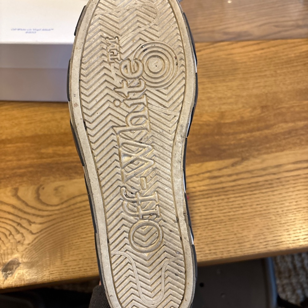 Sneakers - Picture 4 of 4